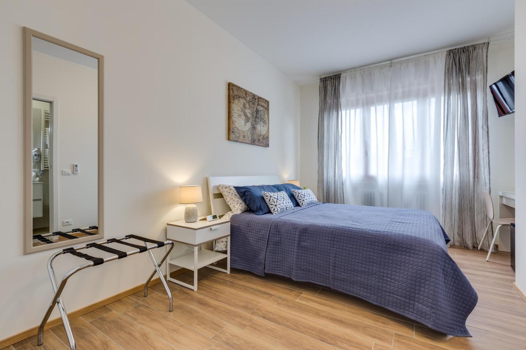 Rooms Vidar Train Station Венеция Экстерьер фото