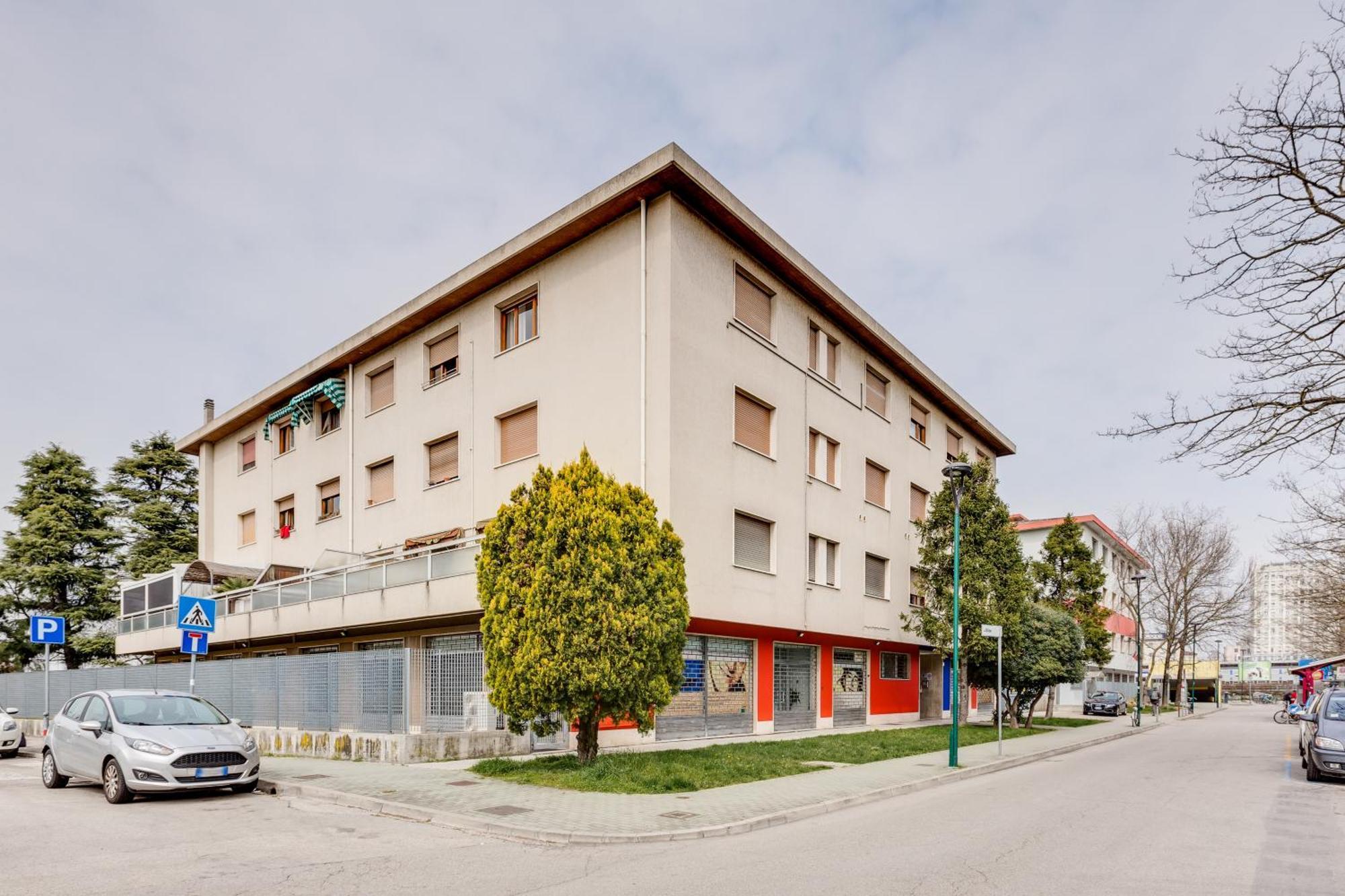 Rooms Vidar Train Station Венеция Экстерьер фото